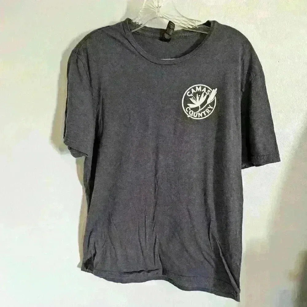 Men's size M camas country tshirt